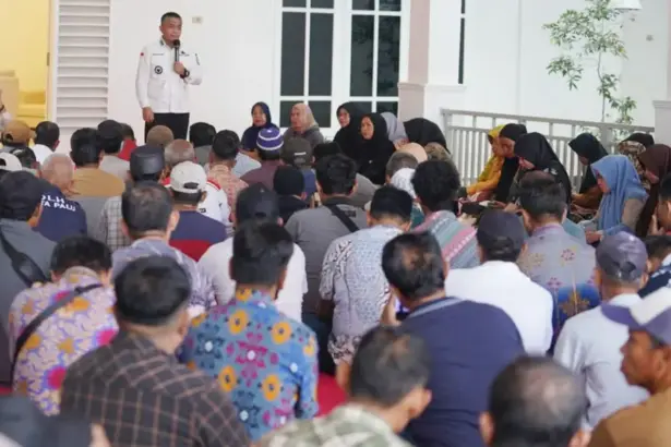 Wali Kota Hadianto bersama para Korcam dan Korlur Padat Karya se Kota Palu, Kamis (12/3/2026). (©Prokopim Setda Kota Palu/Iwan)