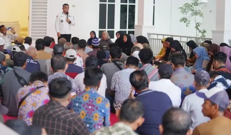 Wali Kota Hadianto bersama para Korcam dan Korlur Padat Karya se Kota Palu, Kamis (12/3/2026). (©Prokopim Setda Kota Palu/Iwan)