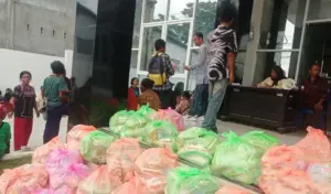 Pemkot Palu Salurkan Bantuan Sembako kepada Korban Banjir Tipo