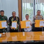 Wali Kota Hadianto Rasyid bersama Kapolresta Palu, Kodim, dan Pengadilan usai meneken naskah PKS tentang pajak daerah di Palu, Jumat (13/3/2026). (©Prokopim Setda Kota Palu/Jufri)