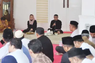 Wali Kota, Wawali Kota, dan Sekot pada rapat bersama Camat dan Lurah se Kota Palu di Rujab Wali Kota Palu, Selasa (3/3/2026). (©Prokopim Setda Kota Palu/Imron)