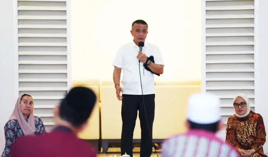 Wali Kota Hadianto pada buka puasa bersama para Ketua RT dan RW se Kota Palu, Senin (9/3/2026). (©Prokopim Setda Kota Palu/Jufri)