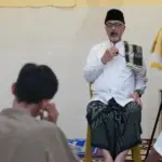 Ketua FKUB Sulteng Prof Zainal Abidin memberikan tausiah pada Safari Ramadhan Pemkot Palu di Masjid Raudhatul Jannah di Jalan Hasanudin Toto, Kelurahan Silae, Jumat (6/3/2026). (©Prokopim Setda Kota Palu/Jufri)