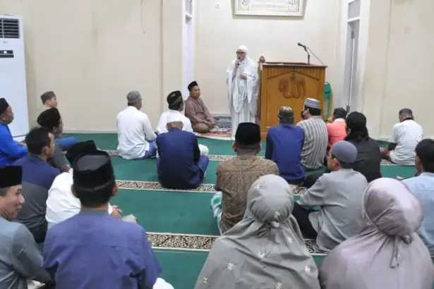 Safari Ramadhan Pemkot Palu yang dipimpin Sekot Irmayanti di Masjid Al-Amin di Duyu, Minggu (8/3/2026). (©Prokopim Setda Kota Palu/Imron)