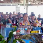Kapolda Sulteng Irjen Pol Endi Sutendi pada Anev Kamtibmas melalui zoom meeting di Pantai Tanjung Karang Donggala, Selasa (24/3/2026). (©Humas Polda Sulteng)