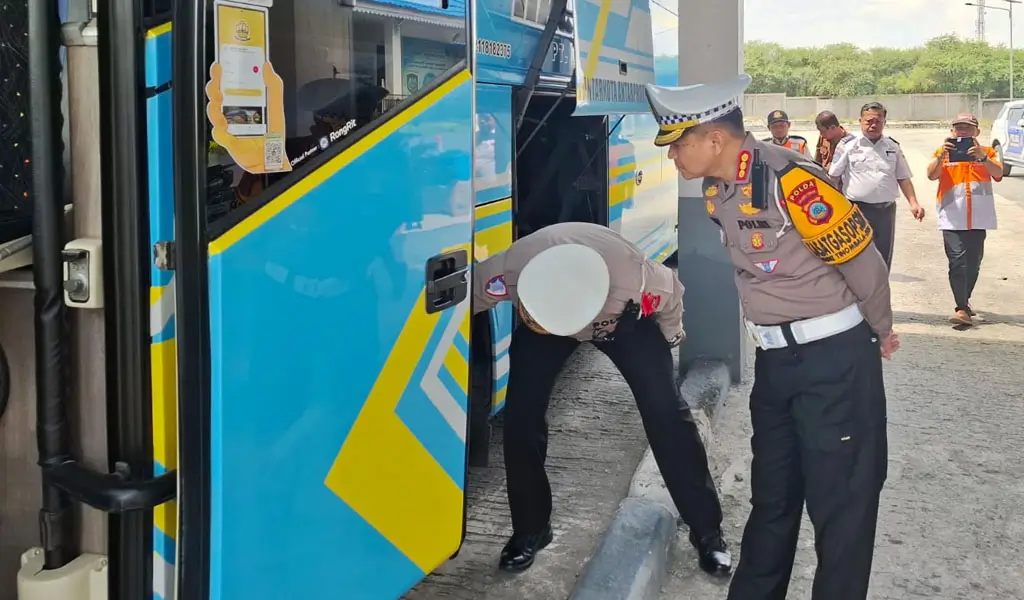 Ditlantas Polda Sulteng Ramp Check Bus di Terminal Mamboro
