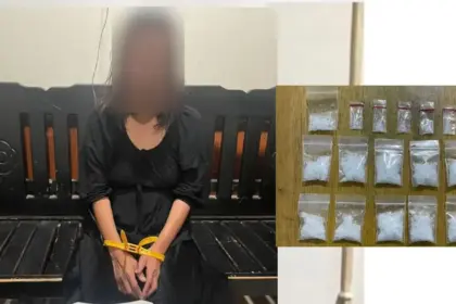 Tersangka RR bersama barang bukti yang diamankan di Dittresnarkoab Polda Sulteng, Jumat (27/2/2026). (©DItresnarkoba Polda Sulteng)