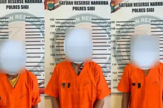 Tiga tersangka kasus peredaran narkoba di Palolo, Sigi. (©Humas Polres Sigi)