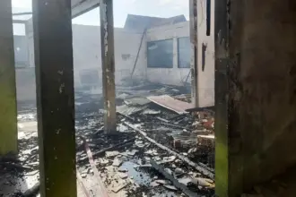 Gedung asrama Panti Asuhan Muhammadiyah di Nunu yang hangus terbakar, Jumat (27/3/2026). (©Humas Polresta Palu)