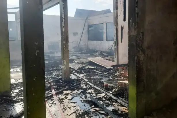 Gedung asrama Panti Asuhan Muhammadiyah di Nunu yang hangus terbakar, Jumat (27/3/2026). (©Humas Polresta Palu)
