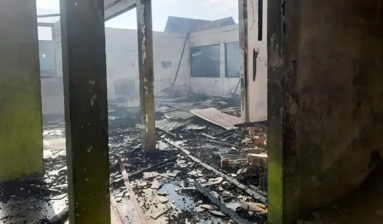 Gedung asrama Panti Asuhan Muhammadiyah di Nunu yang hangus terbakar, Jumat (27/3/2026). (©Humas Polresta Palu)