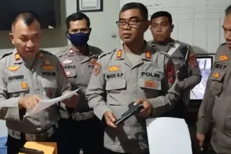 Pemeriksaan senjata api anggota Polresta Palu, Senin (9/3/2026). (©Humas Polresta Palu)