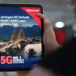 Ilustrasi pelanggan menunjukkan jaringan 5G Telkomsel yang kini bisa diakses di Palu. (©Telkomsel)
