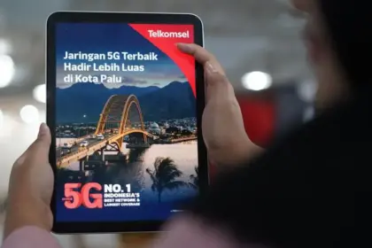 Ilustrasi pelanggan menunjukkan jaringan 5G Telkomsel yang kini bisa diakses di Palu. (©Telkomsel)