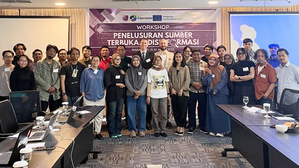 Pemateri dan sejumlah wartawan pada Workshop Sumber Terbuka dan Disinformasi di Makassar, Minggu (12/4/2026). (©AJI Makassar)