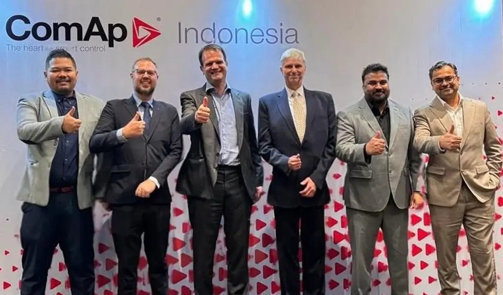 Direktur Utama PT Bangun Palu Sulawesi Tengah (BPST) Sony Panukma Widianto bersama perwakilan Kedubes Republik Ceko pada Business Day. (©KEK Palu)