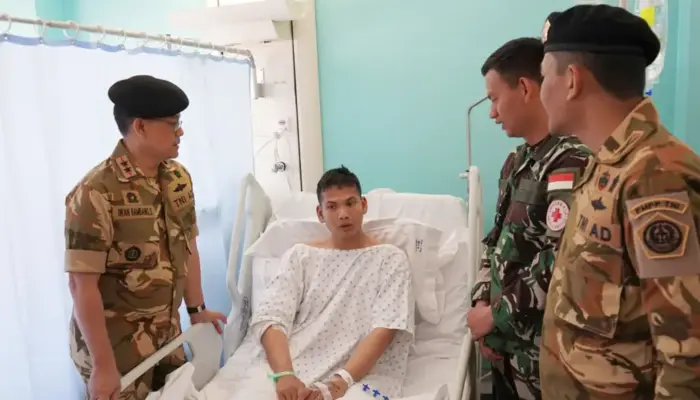 Komandan PMPP TNI Kunjungi Prajurit Terluka di Beirut