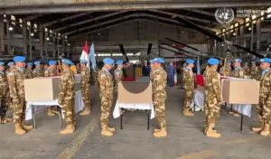 Tangkapan layar upacara penghormatan tiga prajurit TNI yang gugur di Lebanon dalam tugas penjaga perdamaian di Bandara Internasional Rafik Hariri, Kamis (2/4/2026). (©UNIndonesia)