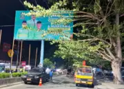 Salah satu baliho yag ditertibakn di Jalan Moh Yamin Palu, Senin (6/4/2026). (©Satpol PP Kota Palu)