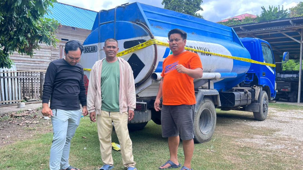 Truk tangki yang diamankan Polda Sulteng di banggai, Kamis (16/4/2026). (©HUmas Polda Sulteng)