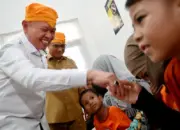 Bupati Sigi, MOh Rizal Intjenae saat mendampingi Mensos mengunjungi Sekolah Rakyat Sentra Nipotowe, Senin (20/4/2026). (©bmzIMAGES/Basri Marzuki)