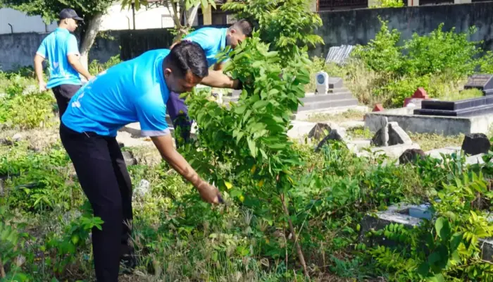 Jelang HBP ke-62, Kanwil Ditjenpas Sulteng Bersih-Bersih Makam