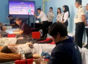 Staf DItjenpas Sulteng mendonorkan darahnay dalam rangka HBP ke-62 di Palu, Selasa (7/4/2026). (©Humas Ditjenpas Sulteng)