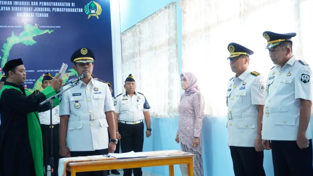 Kakanwil Ditkenpas Sulteng Bagus Kurniawan melantik pelabat di lingkup Kanwil Ditjenpas Sulteng, Sabtu (11/4/2026). (©Humas Ditjenpas Sulteng)