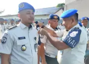 Plh Kakanwil Ditjenpas Sulteng, Irpan menyematkan tanda pada pengukuhan personel Satops Panal Ditjenpas Sulteng di Palu, Rabu (8/4/2026). (©Humas Ditjenpas Sulteng)