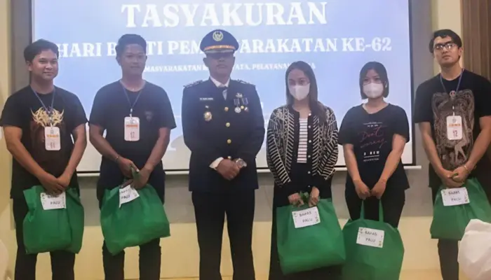 Kanwil Ditjenpas Sulteng Bagikan 14 Gerobak Usaha untuk Keluarga Warga Binaan