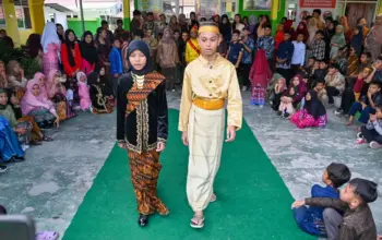 Hari Kartini di SD Inpres Palupi, Tawa dan Gaya di Atas Karpet Hijau