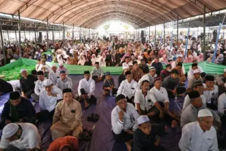 Jamaah yang memadati Haul ke-58 Guru Tua di Palu, Rabu (1/4/2026). (©bmzIMAGES/Basri Marzuki)