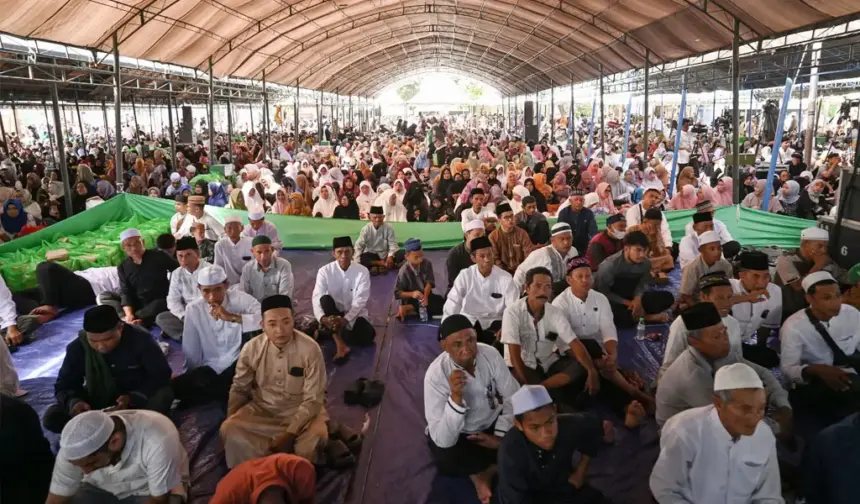 Jamaah yang memadati Haul ke-58 Guru Tua di Palu, Rabu (1/4/2026). (©bmzIMAGES/Basri Marzuki)
