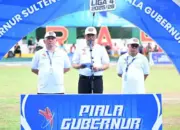 Gubernur Sulteng Anwar Hafid (tengah) pada pembukaan Liga 4 di Lapangan Sepak Bola Faqih Rasyid, Jumat (10/4/2026). (©Biro Adpim Pemprov Sulteng)