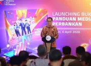 Kepala Eksekutif Pengawas Perbankan OJK Dian Ediana Rae pada peluncuran buku panduan medsos perbankan di Jakarta, Senin (6/4/2026). (©OJK)