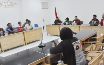 Wali Kota Palu Hadianto menerima sejumlah perwakilan buruh transportasi di Rujab Wali Kota, Kamis (30/4/2026). (©Prokopim Setda Kota Palu/Imron)