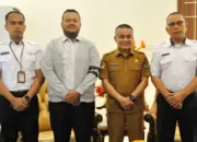 Wali Kota Palu Hadiantor Rasyid bersama Kepala Stasiun BMKG Mutiara SIs Aljufri Taufiq Hidayah dan staf pada audiensi di Palu, Selasa (14/4/2026). (©Prokopim Setda Kota Palu/Imron)