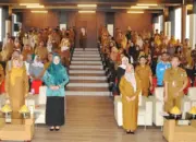 Seremoni pembukaan pembekalan fasilitator Sekolah Khusus Keluarga di Auditorium Wali Koat Palu, Selasa (28/4/2026). (©Prokopim Setda Kota PAlu/Imron)