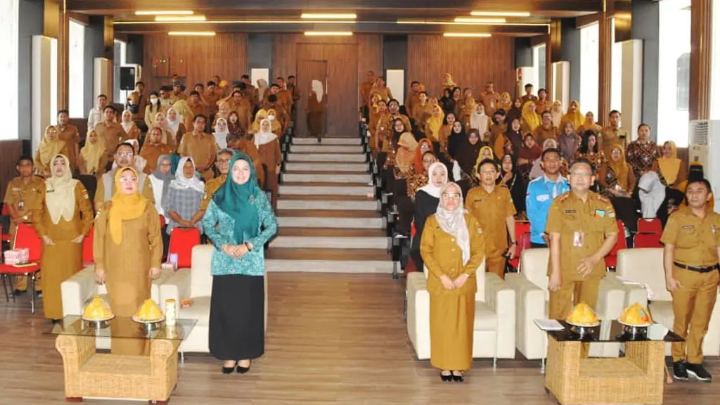 Seremoni pembukaan pembekalan fasilitator Sekolah Khusus Keluarga di Auditorium Wali Koat Palu, Selasa (28/4/2026). (©Prokopim Setda Kota PAlu/Imron)