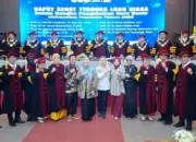 Wagub Reny Lamadjido dan Wwaali Palu Imelda Lilianan Muhidin berfoto bersama 9 guru besar yang dikukuhkan di Untad, Rabu (15/4/2026). (©Prokopim Setda Kota Palu/Jufri)