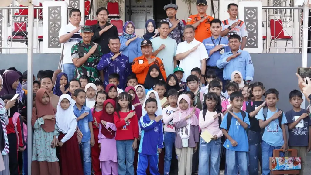 Foto bersama usai pembukaan lomba kesiapsiagaan ebcana di halaman Kantor Wali Kota Palu, Sabtu (25/4/2026). (©Prokopim Setda Kota Palu/Jufri)