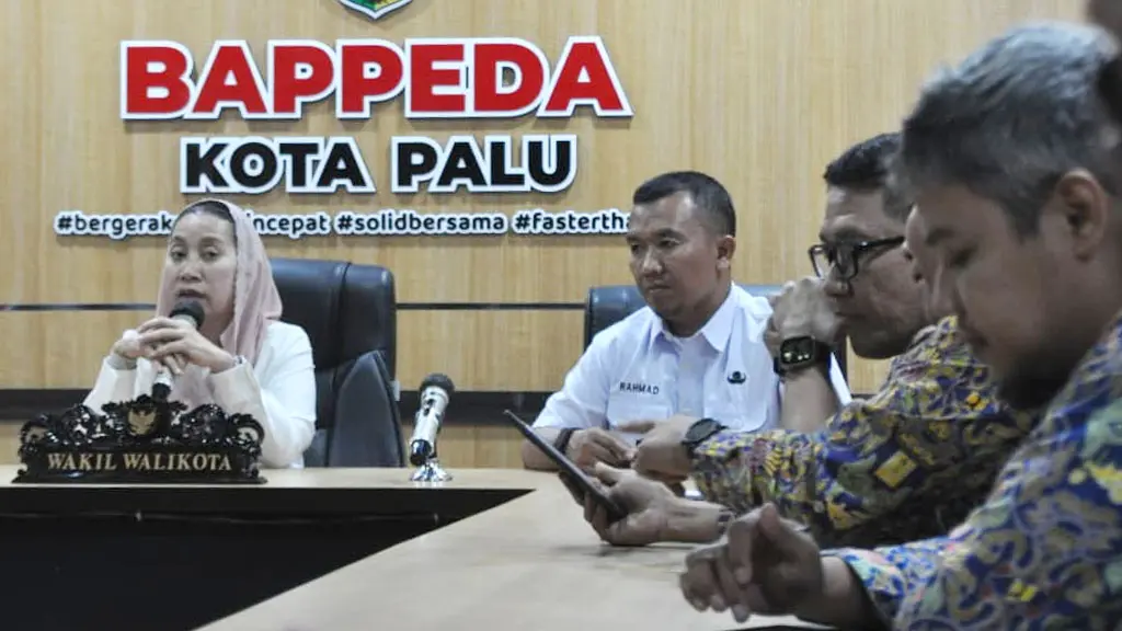 Wawali Kota Palu Imelda memimpin rapat antisipasi dampak El Nino Godzilla di Palu, Rabu (29/4/2026). (©Prokopim Setda Kota Palu/Imron)