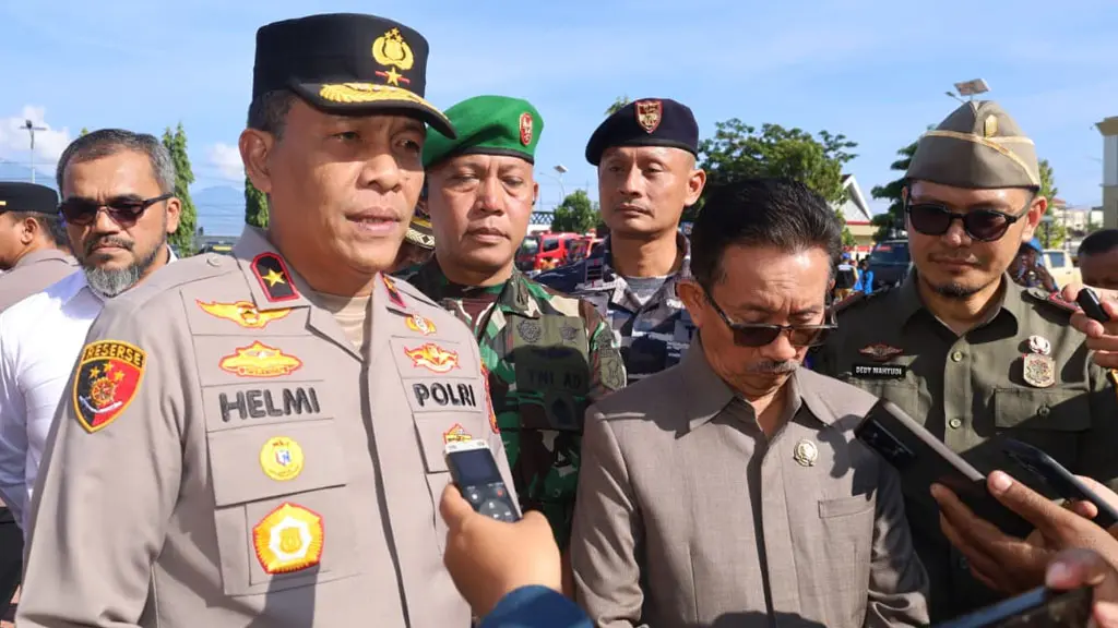 Wakapolda Sulteng Helmi Kwarta Kusuma Putra Rauf memberi keterangan usai apel gelar pasukan di Mapolda Sulteng, Selasa (28/4/2026). (©Humas Polda Sulteng)