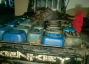 Barang bukti 34 jeriken solar yang diamankan aparat di Donggala, Rabu (8/4/2026). (©Humas Polda Sulteng)