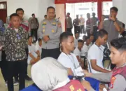 Ketua Tim Kompolnas RI Gufron (kedua kiri) meninjau proses rekrutmen anggota Polri di Palu, Rabu (22/4/2026). (©Humas Polda Sulteng)
