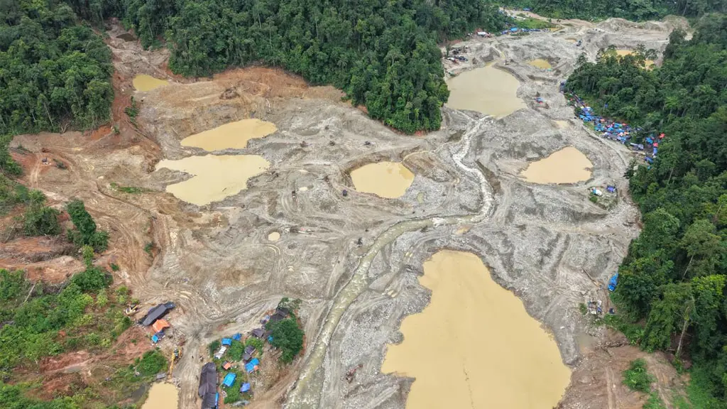 Foto udara bekas tambang ilegal di Desa Lobu, Parimo. (©Humas Polda Sutleng)
