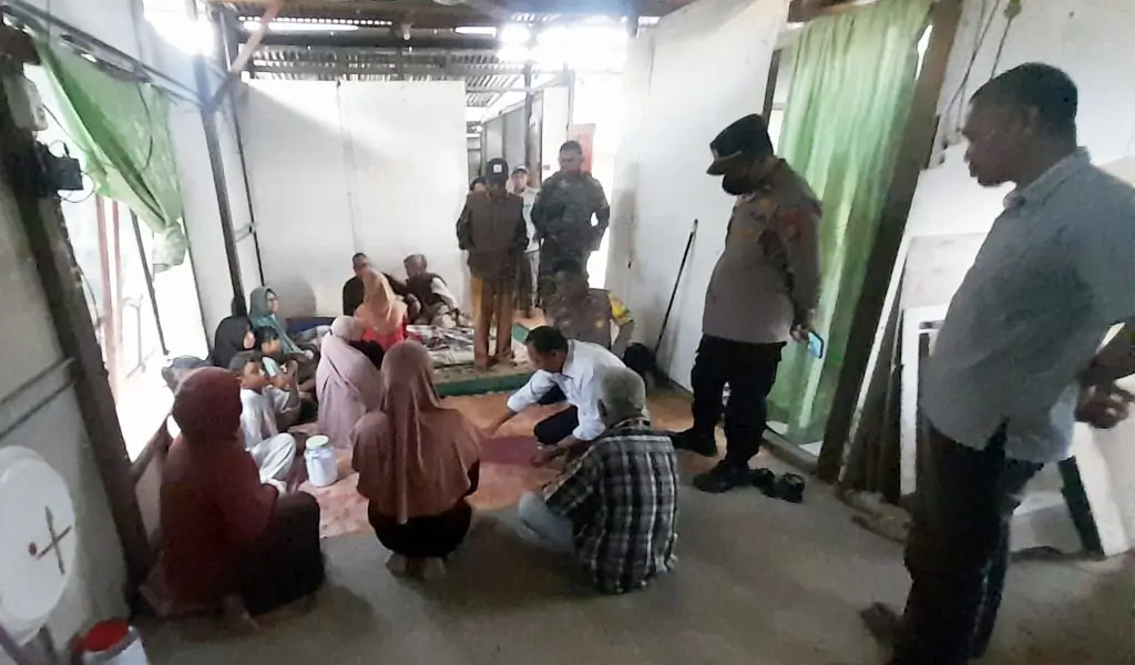 Apartat kepolisian di rumah duka di Petobo, Senin (6/4/2026). (©Humas Polresta Palu)