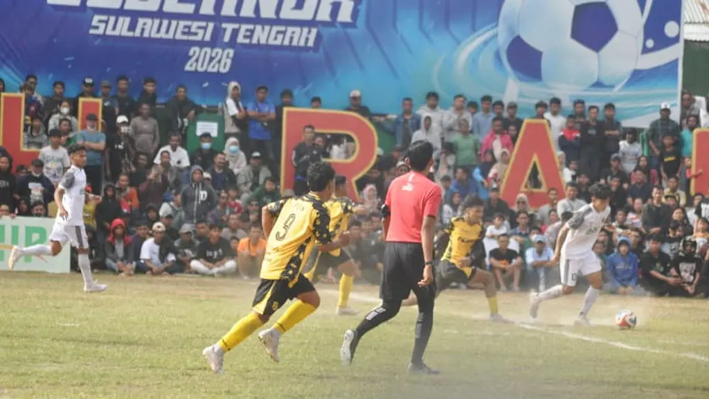 Partai final Liga 4 Piala Gubernur Sulteng antara Celebest FC vs Persigi di Lapangan Faqih Rasyid Palu, Selasa (21/4/2026). (©Prokopim Setda Kota Palu/Jufri)