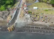 Foto udara aksi bersih pantai di sekitar Jetty Port PT Vale IGP Morowali, Rabu (22/4/2026). (©PT Vale Indonesia)