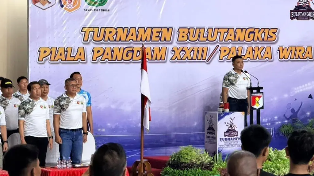Pangdam XXIII/Palaka Wira, Mayjen TNI J. Binsar P. Sianipar pada pembukaan Turnamen Bulutangkis Piala Pangdam XXIII/Palaka Wira di GOR Sentral Sport Palu, Sabtu (2/5/2026). (©Pendam 23/PW)